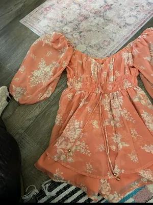 Selfie Leslie floral romper‎ size M thumbnail 2