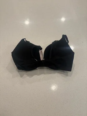 Black Victoria’s Secret bra thumbnail 2