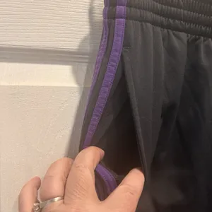 Adidas Womens Track‎ Pants Gray Purple 3-Stripe Straight Leg Elastic Waist L Y2K thumbnail 3