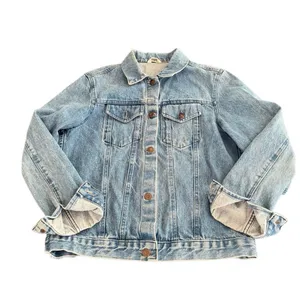 Classic Y2K Light Wash Denim Trucker Jacket Size L thumbnail 2