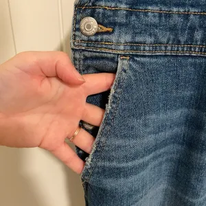 EUC | Old‎ Navy women’s ripped distressed medium wash denim overalls — size 2 thumbnail 4