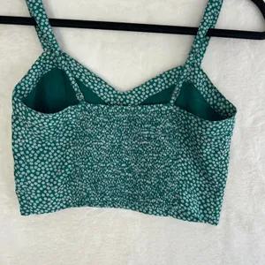 Abercrombie‎ & Fitch Green Floral Smocked Crop Top Womens Small Daisy Cami Tank thumbnail 3