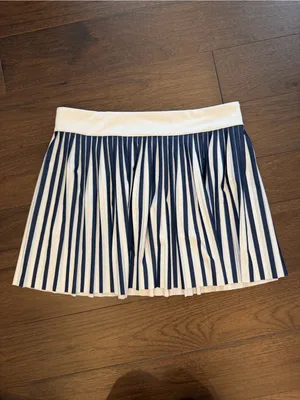 VINEYARD VINES Performance Accordian Pleat Tennis Skirt Size Medium - C52-001 thumbnail 2