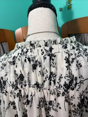 Lulu's Black & White Floral Ruffle V-Neck Blouse thumbnail 9