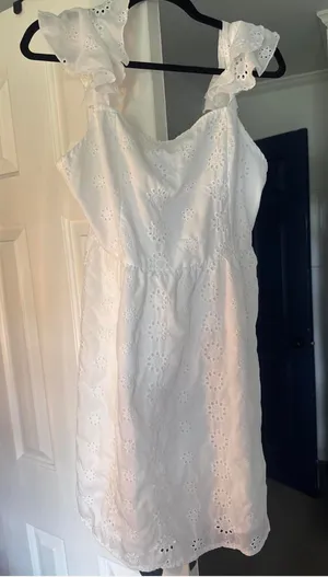 White graduation dress Size L thumbnail 1