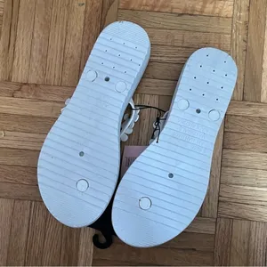 Ashley Blue Daisy Flip flops Size 9 White thumbnail 5