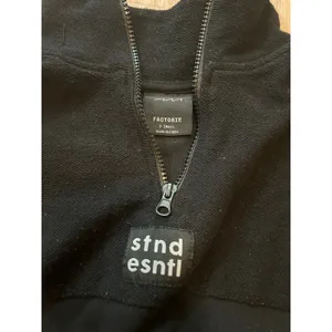 Factorie AU Black Cropped Pullover Hoodie XS Stnd Esntl Cotton thumbnail 3