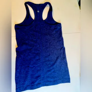 Lululemon Athletica Blue Fitted Sleeveless Tank Top thumbnail 2