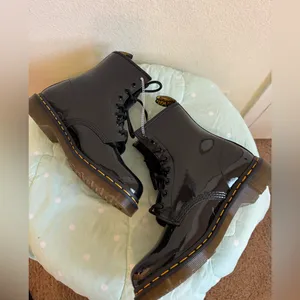 Dr. Martens Black Patent Leather Boots Womens size 9 thumbnail 3