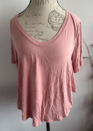 Lululemon‎ Women's Pink Short Sleeve V Neck Relaxed Fit Casual Top thumbnail 1