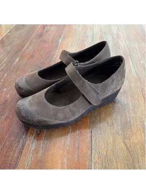 Munro American Brown Suede Mary Jane Flats Women's Size 6 5 thumbnail 4