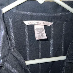 Victoria’s Secret long sleeve pajama lounge shirt button down shirt metallic str thumbnail 4