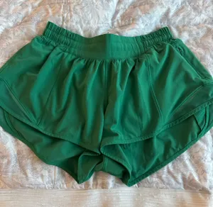 Lululemon Hotty Hot Shorts 2.5" Low rise thumbnail 1