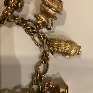 Vintage Avon Goldtone charm bracelet thumbnail 4