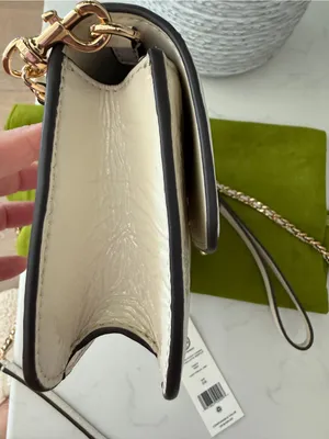 Tory Burch crinkle Cream patent leather Logo Crossbody/wristlet strap Preloved thumbnail 9