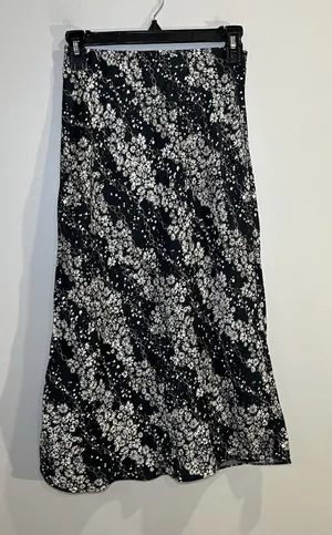 Bundle‎ Of Two Victoria’s Secret Satin Skirts Size XS Black Solid Floral Print thumbnail 1