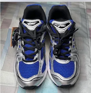 ASICS thumbnail 2