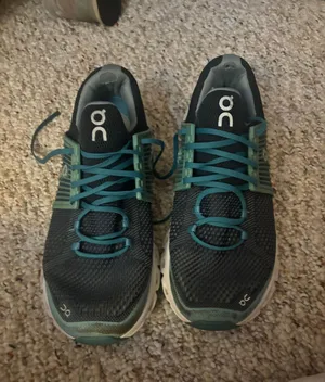 On Cloud Running Shoes thumbnail 4