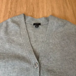 Ann Taylor Factory Gray Ribbed V-Neck Button-Front Cardigan Sweater Size L thumbnail 3