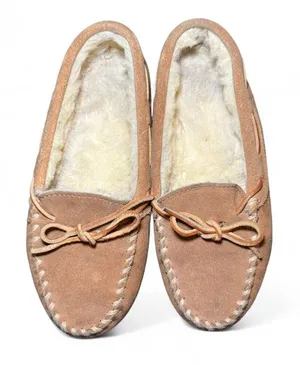 Minnetonka Women’s faux fur Lined Moccasin Slippers Size 7 Tan Suede Indoor Out thumbnail 1