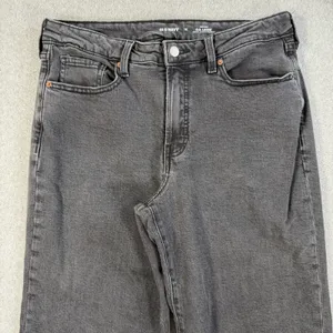 Old Navy Women's Size 12 High Rise O.G. Loose Fit Black Denim Jeans thumbnail 2