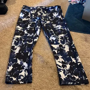 Fabletics‎ cropped leggings M thumbnail 1