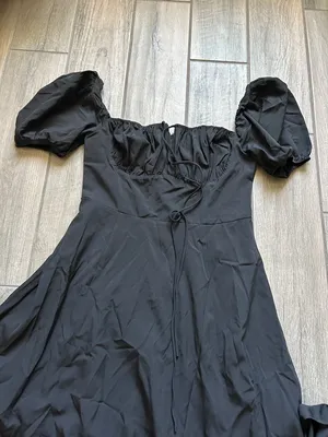 Elegant Black Off-Shoulder Maxi Dress with Puff Sleeves thumbnail 4