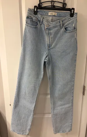 Abercrombie 90s Straight Ultra High-Rise Jeans thumbnail 1