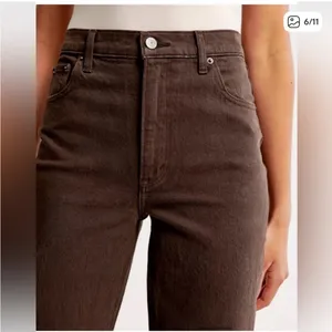 A&F Ultra High Rise 90s Straight Jean in Brown - 26S Curve Love thumbnail 6