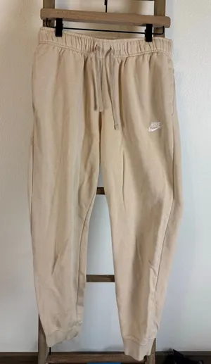 Nike Sportswear Club Fleece Women's Joggers Tan Comfy Sweatpants Size Medium thumbnail 1