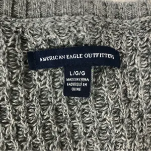 American Eagle Gray V-Neck knit Sweater Size Large wool blend thumbnail 3