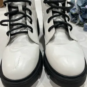 Forever 21 white‎ faux leather with black laces boots size 8 thumbnail 2