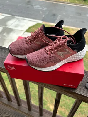 New Balance Women's Sneakers in Dusty Rose with Black Heel thumbnail 4