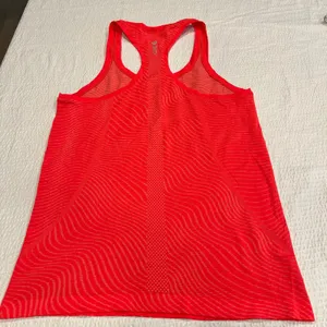 Lululemon red seawheeze 2020 swiftly tech tank size 10 women thumbnail 6