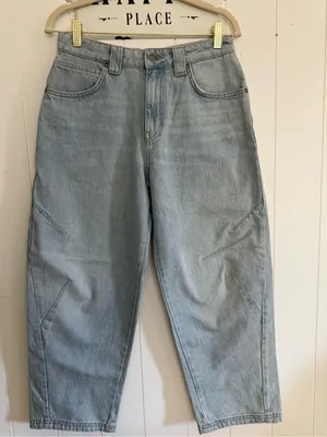 Zara Cropped Mid Waist Relaxes Fit Wide Leg Barrel thumbnail 1