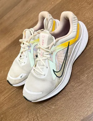 Women's Nike Quest 5 Women’s Shoes Size 8.5 thumbnail 1