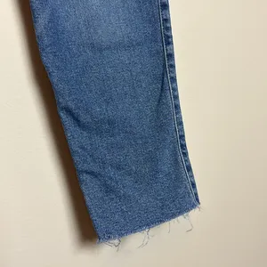 Hollister Curvy Ultra High-Rise Paper‎ Bag Mom Jeans Size 26 thumbnail 5