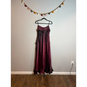 American Vintage Y2K burgundy ombre ruffle formal dress thumbnail 2