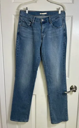 Levi's Women's Straight Leg Jeans‎ in Blue Size 10 thumbnail 1