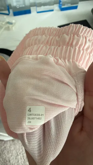 Lululemon Size 4 Hotty Hot 2.5” HR Shorts thumbnail 6