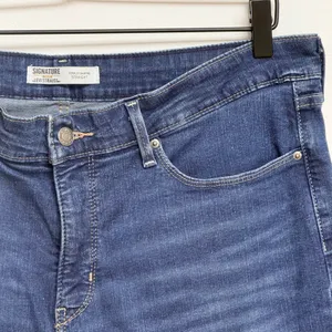 Levi's Signature Totally Shaping Straight Jeans W33 L28 Dark Wash Stretch Denim‎ thumbnail 3