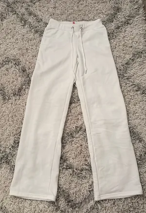 Quinn Straight-Leg Edikted Sweatpants size: extra small  thumbnail 1