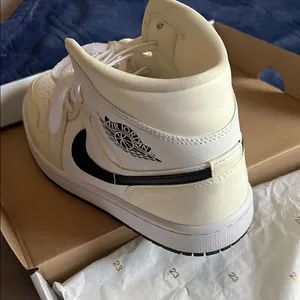 Nike Air Jordan 1 Mid Ivory and Black Shoes thumbnail 5