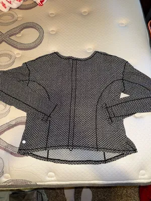 Lululemon Long Sleeve thumbnail 3