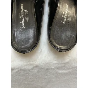 Salvatore Ferragamo Vara Bow Slides 8 Black Patent Leather Elegant Designer Sandals thumbnail 12