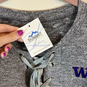 Summit Gray University of Washington Lace Up Sweatshirt Medium‎ NWT thumbnail 4