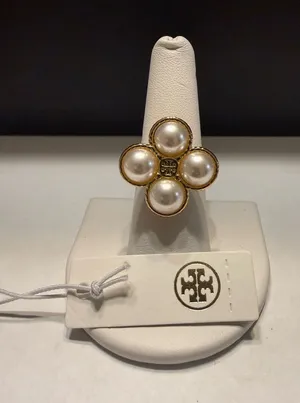 Nwt Tory Burch Rope Clover Ring Size 6 Cream /Gold Color Statement Pearl thumbnail 1