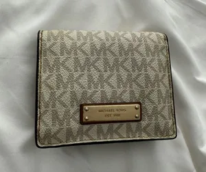 Michael Kors Wallet thumbnail 1
