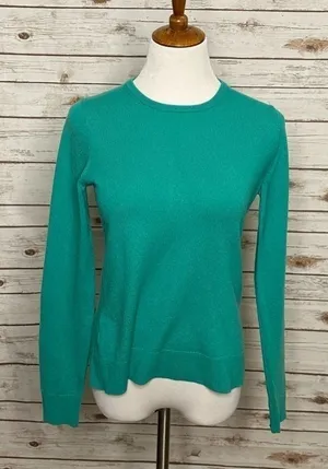 Ann Taylor classic green quiet luxury cashmere crewneck sweater Size Medium thumbnail 1