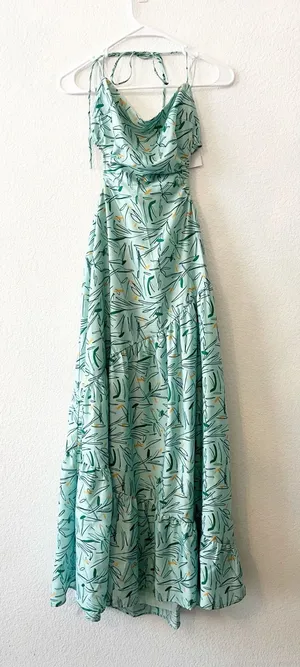 NEW ASTR Revolve Maxi Open Back Cut Dress Green Small‎ Tier thumbnail 1